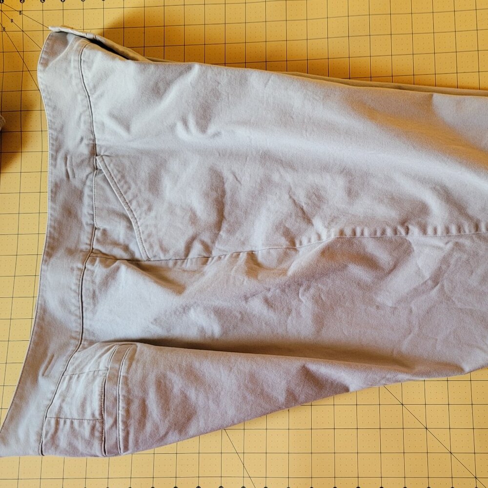DOCKERS Khaki Capri's Size 22W